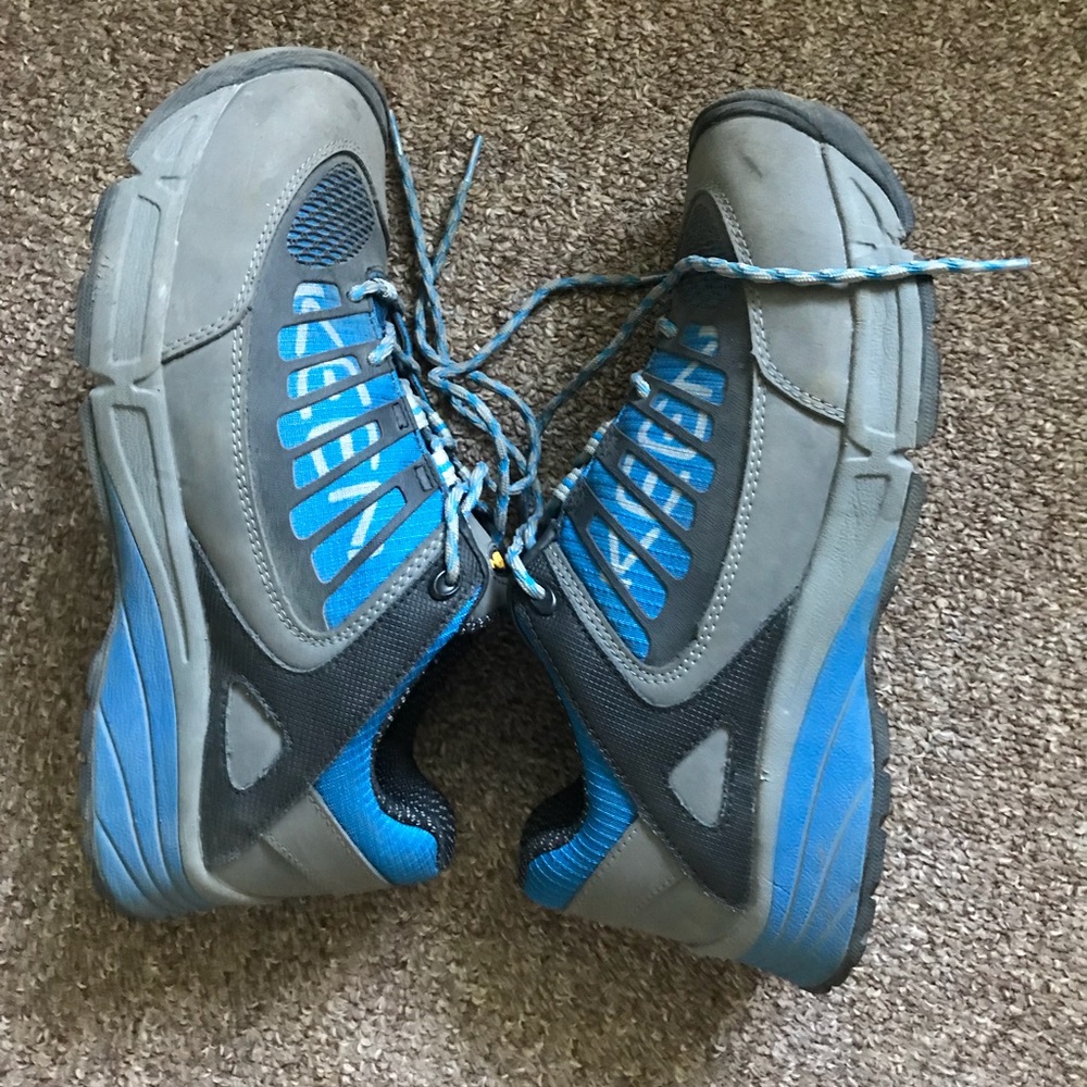 Men’s keen steel toe shoes.